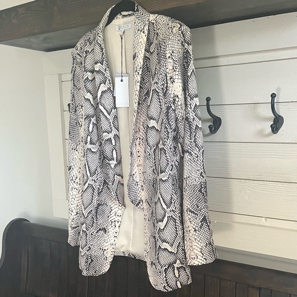 NWT CEZELE Snake Print Open Front Blazer Size: L - Picture 5 of 13